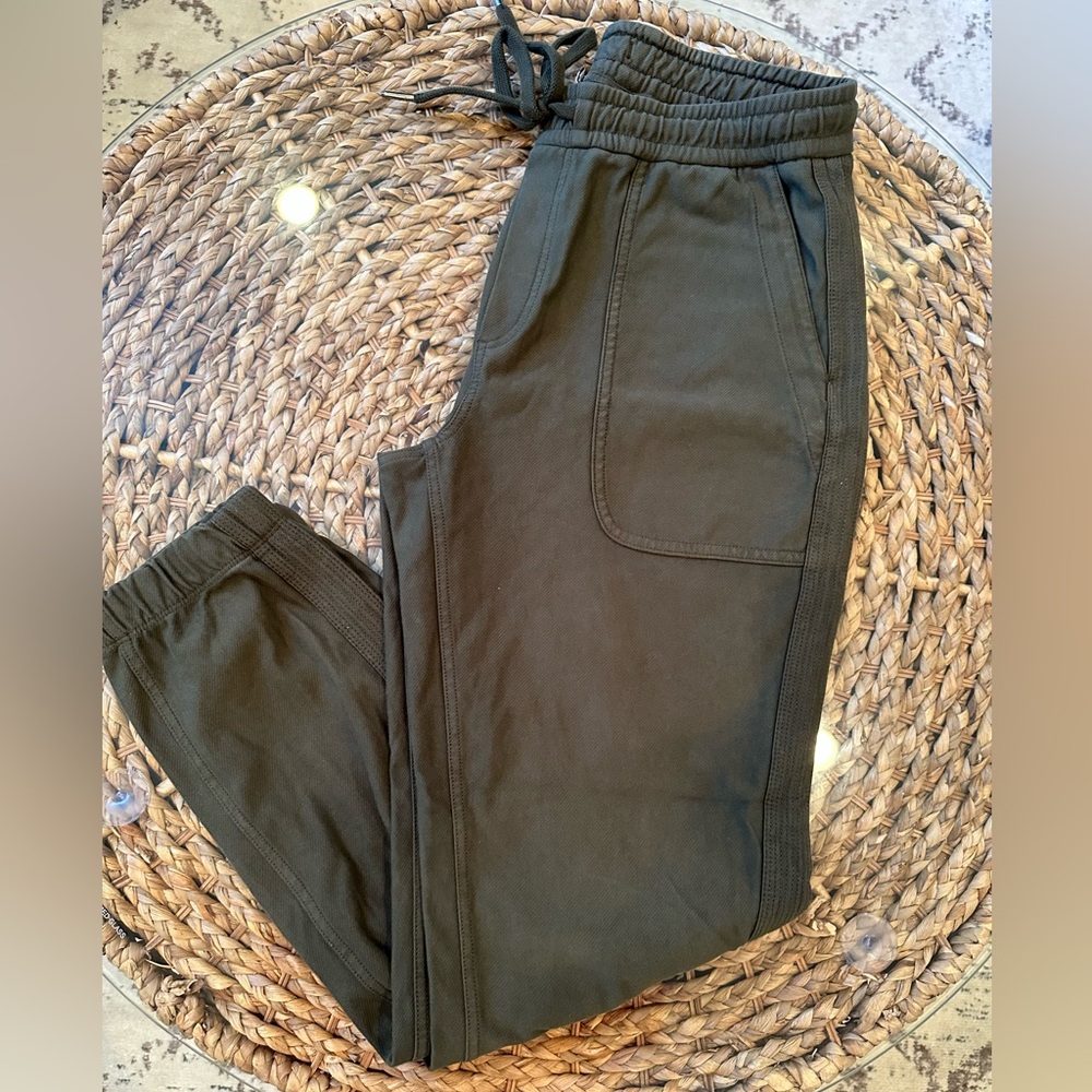 ATHLETA FARALLON JOGGER SIZE SMALL